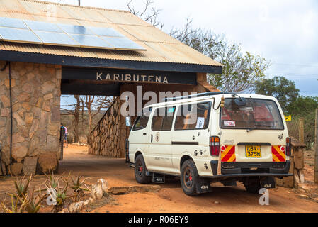 Buchuma Eingang des Tsavo Ost Nationalpark in Keny, Afrika Stockfoto