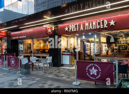 Außen, Eingang und Fenster Anzeige der Pret a Manger Niederlassung im Zentrum von Glasgow, Schottland, Großbritannien Stockfoto