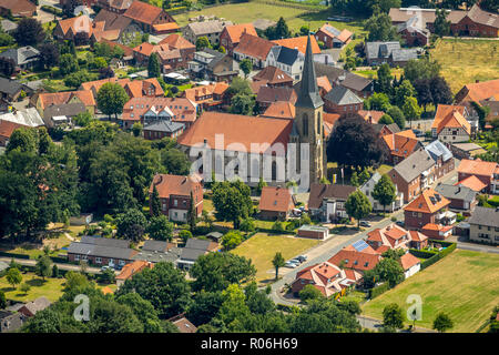 Luftaufnahme, Katholische Kirche St. Maria Himmelfahrt (füchtorf), Church Square, Füchtorf, Warendorf, Sassenberg, Münsterland, Norden Rhine-Westph Stockfoto