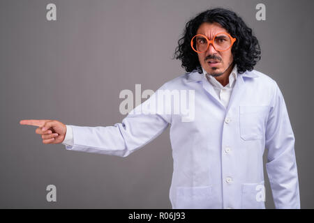 Wissenschaftler mann Doktor mit Schnurrbart tragen große Brillen Stockfoto