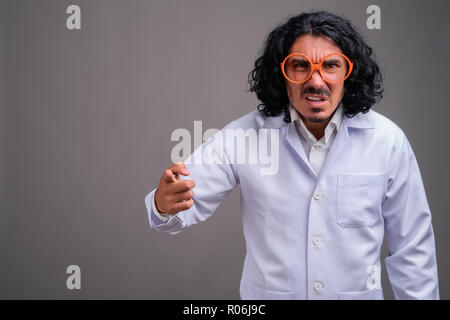 Wissenschaftler mann Doktor mit Schnurrbart tragen große Brillen Stockfoto