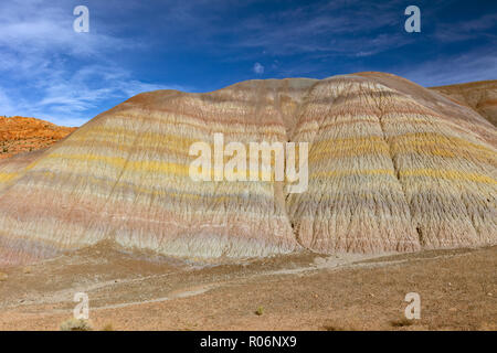 Badland Topographie durch die Trias Chinle Formation, alte Flüsse und Lakebeds mit unterschiedlichen Kompositionen vertreten wie Rainbow - wie Ribbon gebildet Stockfoto