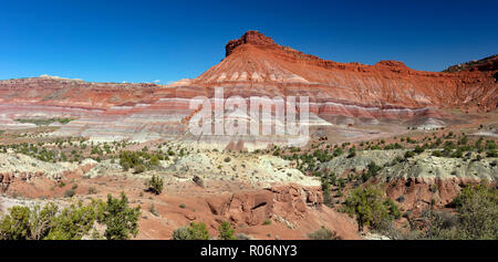 Badland Topographie durch die Trias Chinle Formation, alte Flüsse und Lakebeds mit unterschiedlichen Kompositionen vertreten wie Rainbow - wie Ribbon gebildet Stockfoto