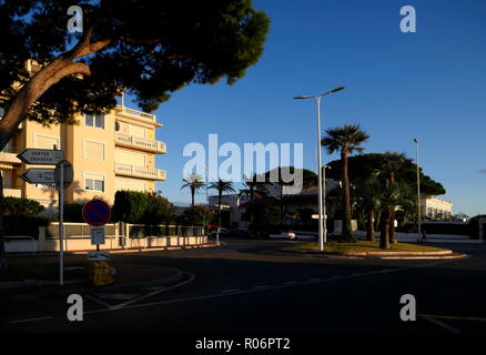 AJAXNETPHOTO. 2018. CANNES, Frankreich. - COTE D'AZUR RESORT - LAGE FÜR PALM BEACH CASINO UND POOL. Foto: Jonathan Eastland/AJAX REF: GX8 180910 819 Stockfoto