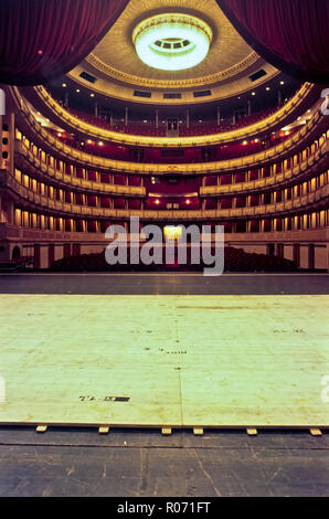 Wien, Ringstraße, die Wiener Staatsoper, Zuschauerraum - Wien, Ringstraße, Staatsoper, Anbauteile innen Stockfoto
