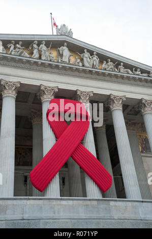 Wien, Parlament, AIDS-Schleife - Wien, Parlament, rote Schleife Stockfoto
