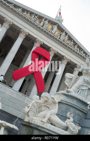 Wien, Parlament, AIDS-Schleife - Wien, Parlament, rote Schleife Stockfoto