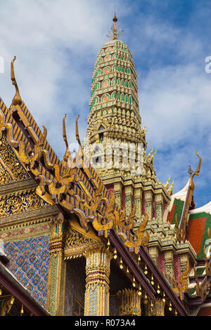 Prang der Königlichen Pantheon im Wat Phra Kaew, Bangkok, Thailand. Stockfoto