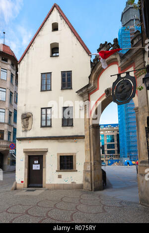 Blick auf die "Hänsel" Haus, einer der zwei Gebäude in der Ecke Breslauer Marktplatz (Rynek) als Hänsel & Gretel Häuser, Wroclaw, Polen bekannt. Stockfoto