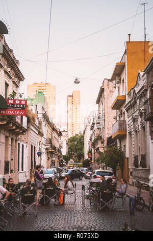 Bar Wohnbereich in den Straßen von San Telmo, Buenos Aires Stockfoto