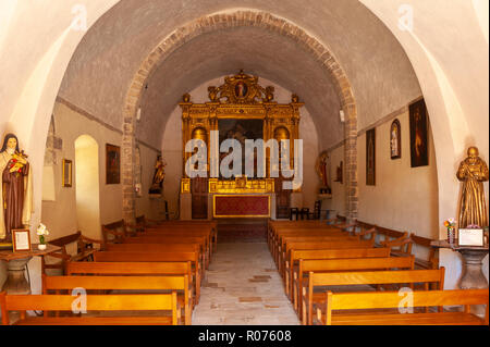 Innenraum der Kapelle Chapelle des Büßer, Grimaud-Village, Var, Provence-Alpes-Cote d'Azur, Frankreich, Europa Stockfoto