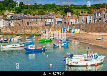 15. Juni 2018: Fowey, Cornwall, Großbritannien - den Hafen und das Dorf. Stockfoto