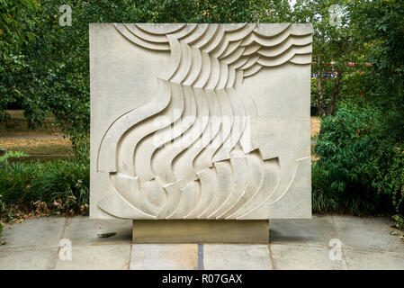 Element Feuer Stein Skulptur in der Tibetischen Peace Garden, Imperial War Museum, London, UK Stockfoto