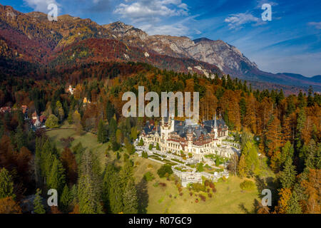 Sinaia, Romana, Schloss Peles Luftbild panorama Stockfoto