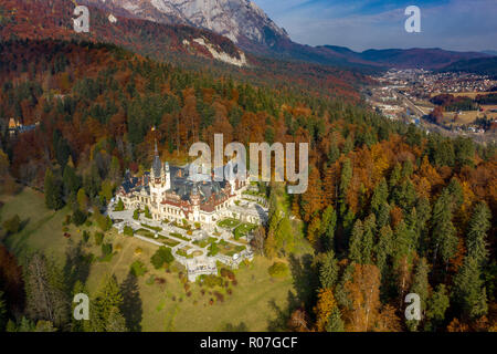 Sinaia, Romana, Schloss Peles Luftbild panorama Stockfoto