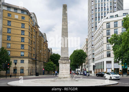 St George's Circus Obelisk Denkmal auf dem Kreisverkehr, Blackfriars Road, London, UK Stockfoto