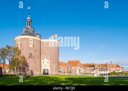 Drommedaris South City Gate im Hafen von Enkhuizen, Nord Holland, Niederlande Stockfoto