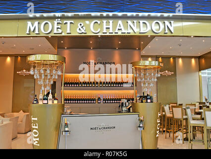 Moet & Chandon champagner Boutique, Duty Free Shop, Flughafen Dubai, VAE Stockfoto