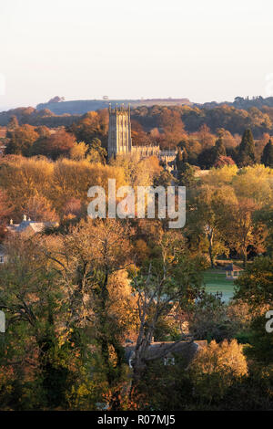 Chipping Campden im Herbst bei Sonnenaufgang. Chipping Campden, Gloucestershire, Cotswolds, England Stockfoto