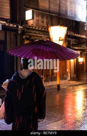 Heading Home im Regen Stockfoto