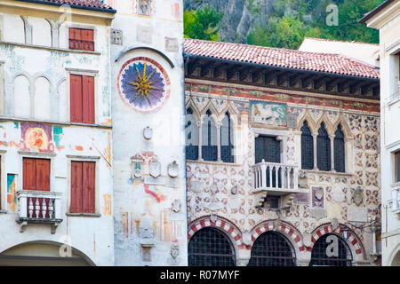 Piazza Flaminio, mittelalterlichen Gebäuden und Uhrturm Stockfoto