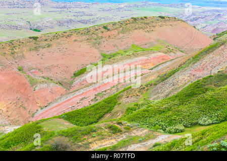 Bunte Berg Stein mineral Landschaft rund um David Gareja Kloster in der Region Kachetien, Georgia. Stockfoto