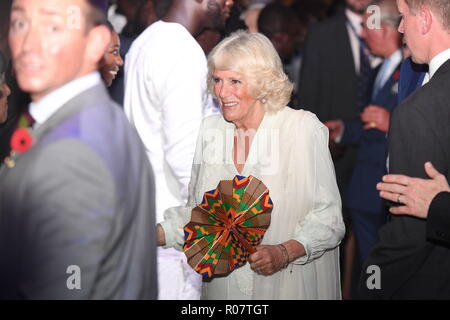 Die Herzogin von Cornwall besucht einen Empfang in der Residenz des britischen Hohen Kommissars in Accra, Ghana, am dritten Tag Ihrer Reise nach Westafrika. Stockfoto