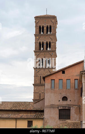 Santo Francesco Romano Kirche von Rom in Italien. Die Kirche ist neben dem Kolosseum. Stockfoto