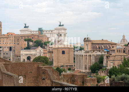 Blick auf Rom das Gebäude der Vittoriano. Stadt Attraktion. Stockfoto
