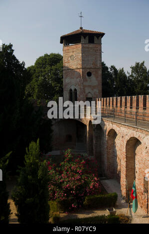 Italien, Lombardei, Urgnano, Rocca Viscontea oder Castello Albani im vierzehnten Jahrhundert auf einem mittelalterlichen Basis gebaut. Es wurde von Bartolomeo Colleoni und Gian Gerolamo Albani besessen. Arme Bartolomeo Colleoni Stockfoto