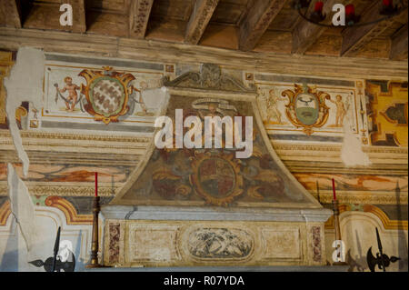 Italien, Lombardei, Urgnano, Rocca Viscontea oder Castello Albani im vierzehnten Jahrhundert auf einem mittelalterlichen Basis gebaut. Es wurde von Bartolomeo Colleoni und Gian Gerolamo Albani besessen. Arme Bartolomeo Colleoni Stockfoto