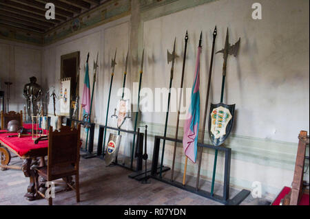 Italien, Lombardei, Urgnano, Rocca Viscontea oder Castello Albani im vierzehnten Jahrhundert auf einem mittelalterlichen Basis gebaut. Es wurde von Bartolomeo Colleoni und Gian Gerolamo Albani besessen. Arme Bartolomeo Colleoni Stockfoto