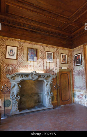 Italien, Lombardei, Urgnano, Rocca Viscontea oder Castello Albani im vierzehnten Jahrhundert auf einem mittelalterlichen Basis gebaut. Es wurde von Bartolomeo Colleoni und Gian Gerolamo Albani besessen. Arme Bartolomeo Colleoni Stockfoto