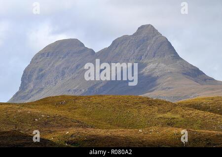 SUILVEN BERG IN SUTHERLAND, Schottland. Stockfoto