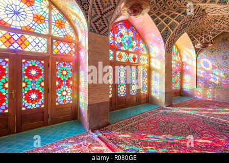 SHIRAZ, IRAN - 05. SEPTEMBER 2016: Nasir ol-molk Moschee Stockfoto