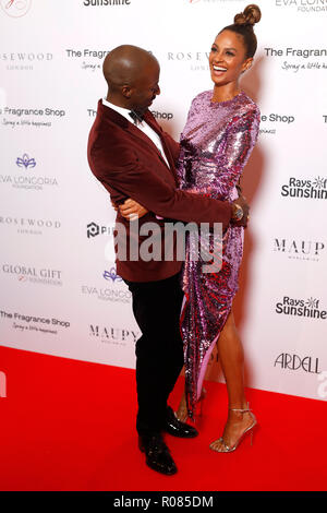 Azuka Ononye und Alesha Dixon die Teilnahme an der 9. jährlichen globalen Geschenk Gala im Rosewood Hotel, London statt. Stockfoto