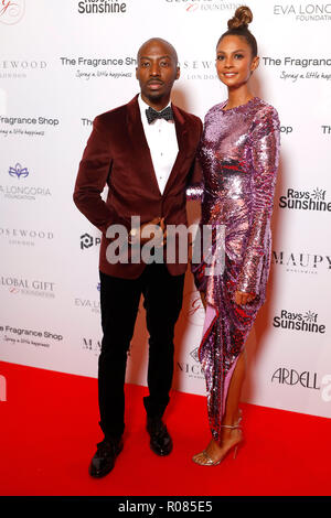 Azuka Ononye und Alesha Dixon die Teilnahme an der 9. jährlichen globalen Geschenk Gala im Rosewood Hotel, London statt. Stockfoto