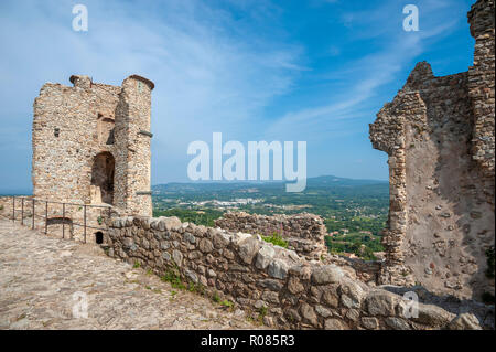 Die Ruine der Burg Grimaud, Grimaud-Village, Var, Provence-Alpes-Cote d'Azur, Frankreich, Europa Stockfoto