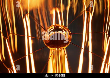 Nahaufnahme der Leuchtkörper für eine ornamentale Glühbirne. Stockfoto