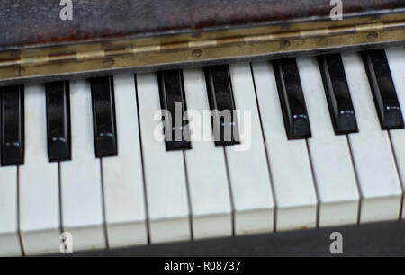 Von oben einige Elfenbein Tasten eines antiken Klavier genommen. Stockfoto