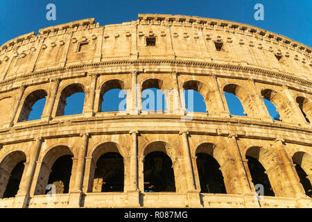 Am frühen Morgen Licht auf das Kolosseum, Rom, Italien. Stockfoto