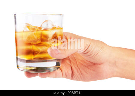 Glas Whisky in der Hand isoliert auf einem weißen Stockfoto
