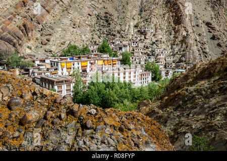 Die hemis Gompa, das wichtigste Kloster in Ladakh, liegt in den Hügeln oberhalb der grünen Indus Tal versteckt Stockfoto