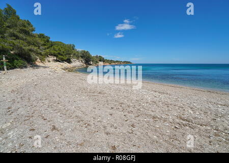 Spanien Strand an der Costa Dorada, Platja de l'Aliga, Mittelmeer, Katalonien, L'Ametlla de Mar, Tarragona Stockfoto