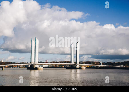 Pont Jacques Chaban-Delmas, längste Vertikale - Brücke in Europa, Bordeaux, Frankreich 2017 Stockfoto