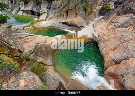 Teiche und Wasserfälle, Kaskaden von Purcaraccia, Département Corse-du-Sud, Korsika, Frankreich Stockfoto