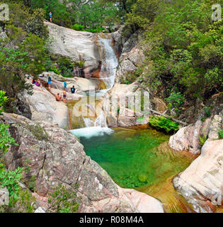 Teiche und Wasserfälle, Kaskaden von Purcaraccia, Département Corse-du-Sud, Korsika, Frankreich Stockfoto