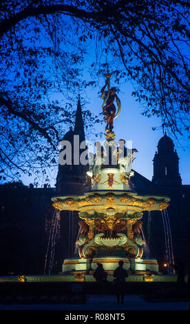 Zur sofortigen Veröffentlichung: Donnerstag, 1.. November 2018 NEUE BELEUCHTUNG HIGHLIGHTS ROSS FOUNTAIN BEI NACHT THE Ross Fountain in Stockfoto