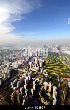 Die Shenzhen Golf Club von der Oberseite des Ping ein Turm in Shenzhen gesehen. Stockfoto