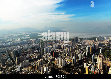 Shenzhen City Blick von der Spitze des Ping ein Turm in Futian. Stockfoto